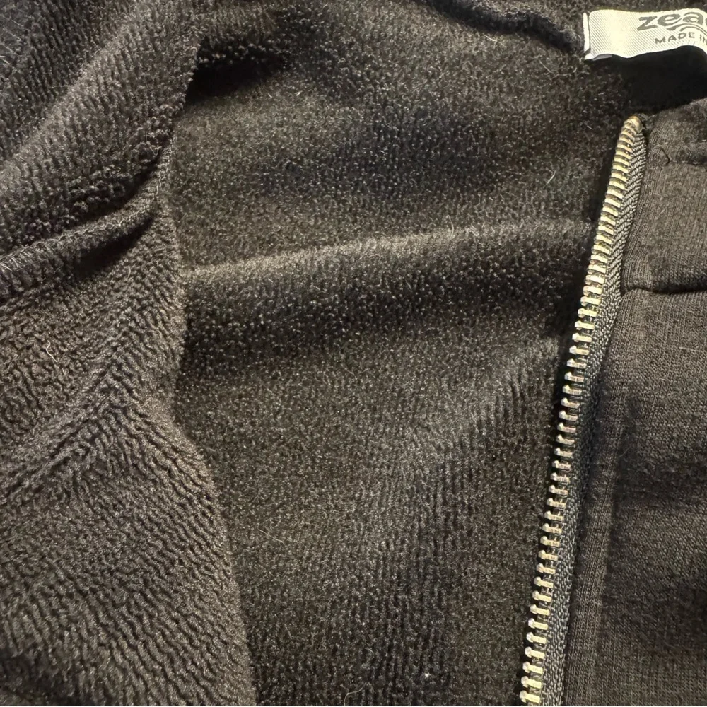 Zeagoo black long sleeved zip up hoodie with drawstrings, front pockets, XXL. - Picture 9 of 10
